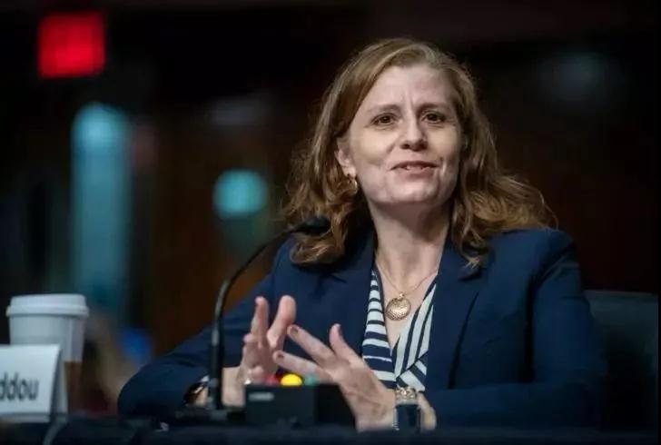 移民美國又添新利好！美國首位女性移民局局長上任，來自移民家庭！